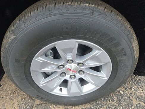 Used 2026 GMC Sierra 1500 SLE w/ Preferred Package image 17