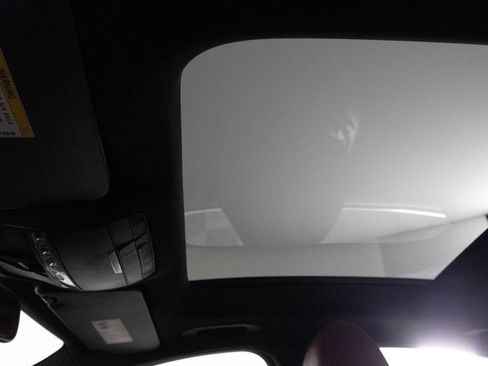 Used 2015 Mercedes-Benz C 300 4MATIC Sedan image 32