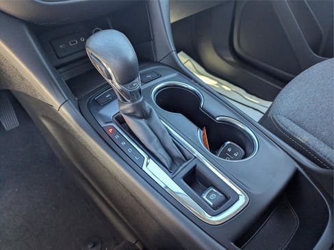 Used 2022 Chevrolet Equinox LT w/ Driver Convenience Package image 17