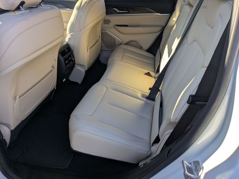 New 2026 Jeep Grand Cherokee Limited RWD image 23