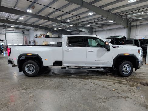 Used 2024 GMC Sierra 3500 SLE image 2