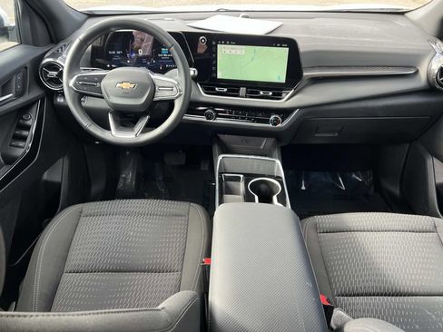 Used 2025 Chevrolet Equinox LT image 3