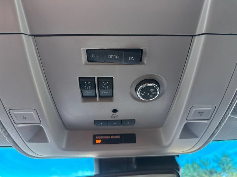 Used 2017 Chevrolet Tahoe Premier AWD/4WD image 31