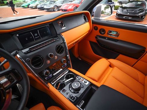 Used 2022 Rolls-Royce Cullinan w/ Dark Exterior Package image 29