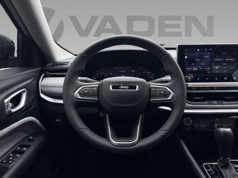 Used 2022 Jeep Compass Latitude image 10