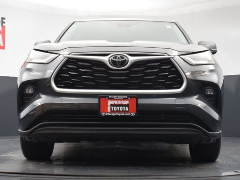 Used 2024 Toyota Highlander LE AWD/4WD image 32