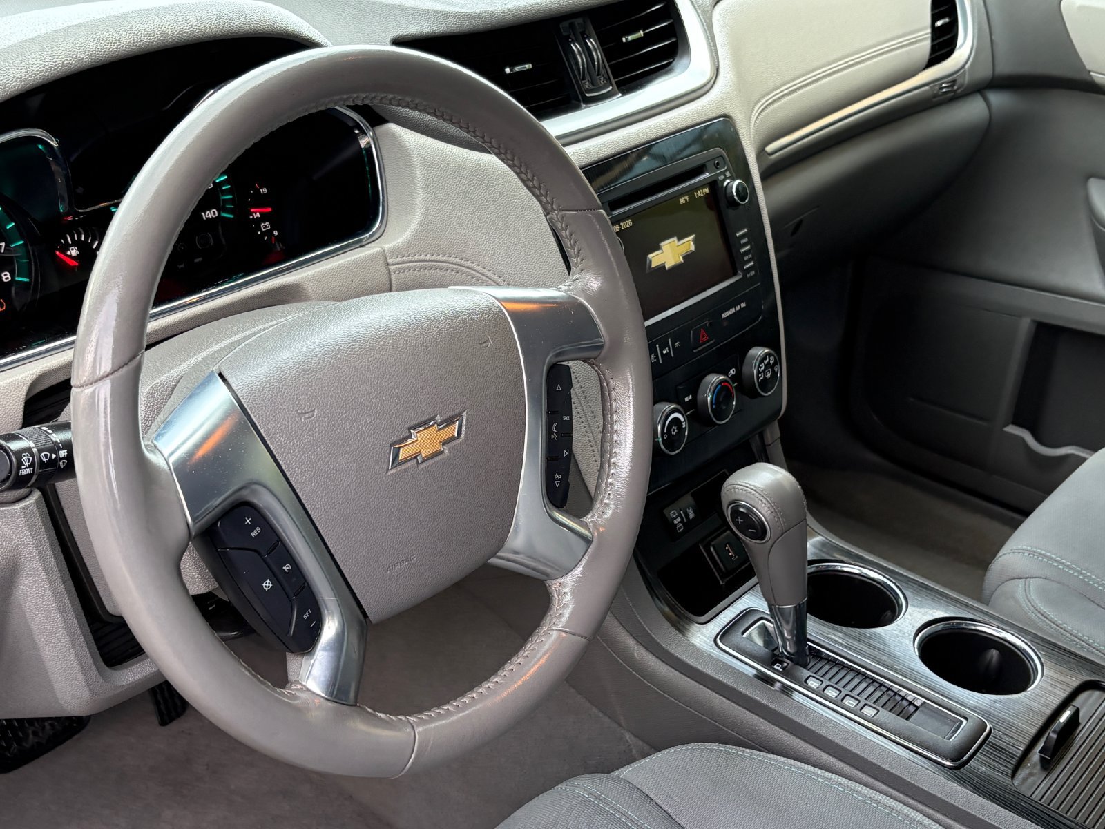 Used 2017 Chevrolet Traverse LT FWD image 12