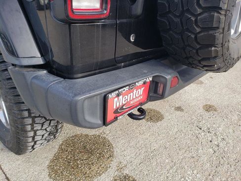 Used 2018 Jeep Wrangler Unlimited Sahara image 12