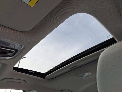 Used 2023 Hyundai Elantra Limited image 14