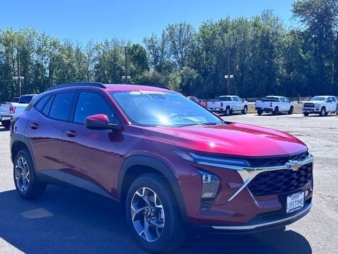 New 2025 Chevrolet Trax LT image 18