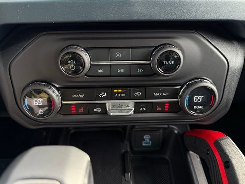 New 2025 Ford Bronco Heritage Edition image 23