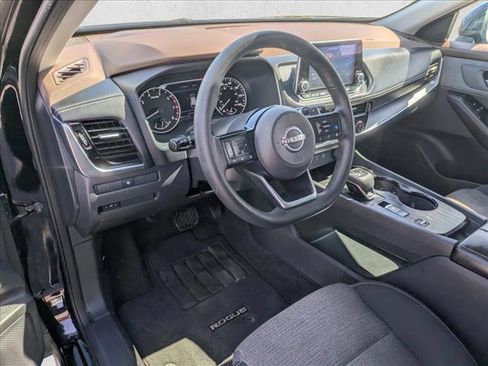 Used 2023 Nissan Rogue SV FWD image 9