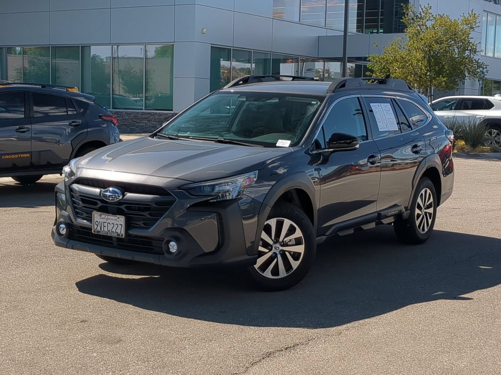 Certified 2025 Subaru Outback Premium AWD/4WD image 1