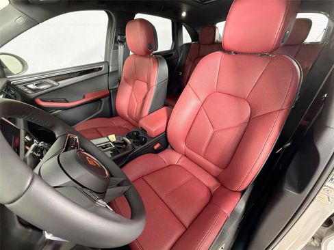 Certified 2026 Porsche Macan AWD/4WD image 5
