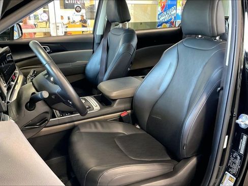 Used 2026 Kia Carnival FWD image 3