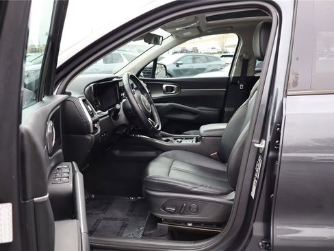 Certified 2022 Kia Sorento S w/ Panoramic Sunroof Package image 14
