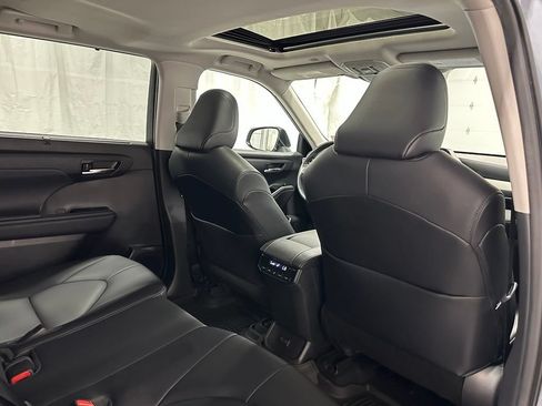 Used 2020 Toyota Highlander XLE AWD/4WD image 56