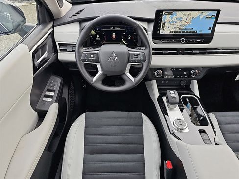 New 2026 Mitsubishi Outlander SE image 7