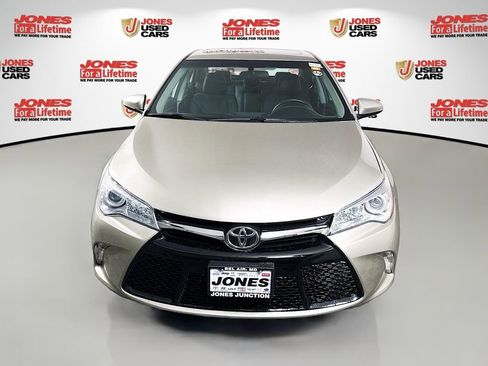 Used 2017 Toyota Camry SE w/ Moonroof Package FWD image 11