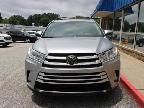 Used 2017 Toyota Highlander XLE AWD/4WD image 2