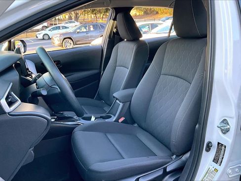 Used 2025 Toyota Corolla LE image 8