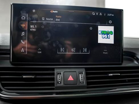 Used 2023 Audi Q5 2.0T Premium Plus w/ Premium Plus Package AWD/4WD image 19