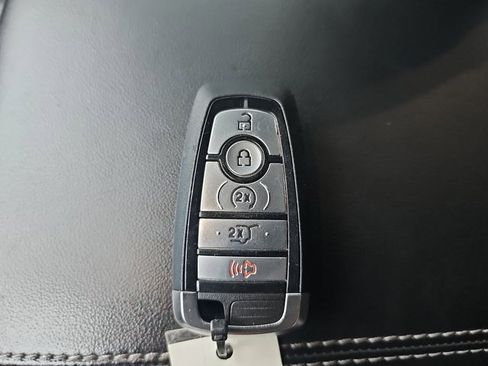 Used 2022 Ford Explorer XLT w/ Equipment Group 202A image 36