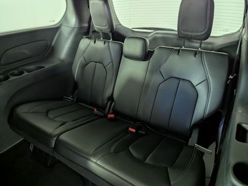 New 2026 Chrysler Pacifica Select image 16