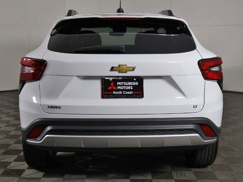 Used 2025 Chevrolet Trax LT w/ LT Convenience Package FWD image 11