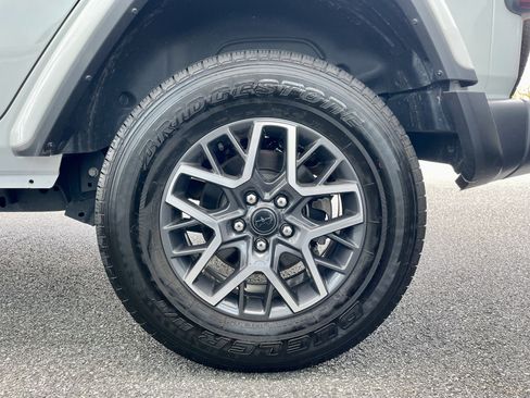 Used 2024 Jeep Wrangler Sahara image 10