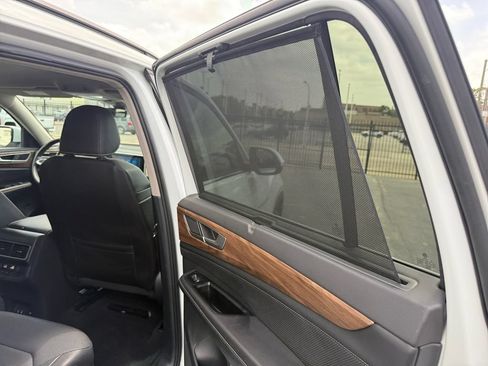 Used 2025 Volkswagen Atlas SE FWD image 21