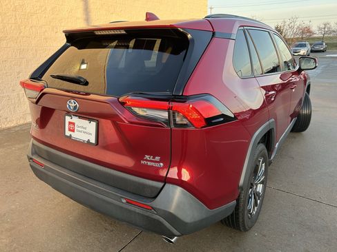 Certified 2022 Toyota RAV4 XLE Premium image 6