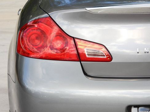 Used 2015 INFINITI Q40 w/ Moonroof Package RWD image 22