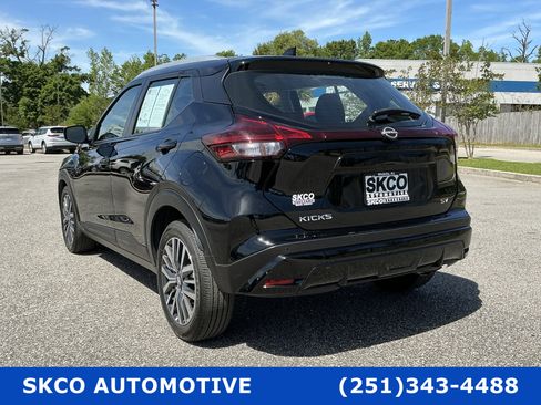 Used 2024 Nissan Kicks SV image 3