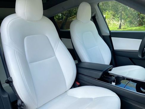 Used 2021 Tesla Model Y Long Range image 32