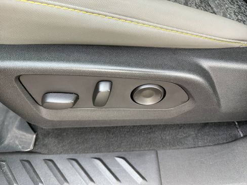 Used 2024 Chevrolet Colorado ZR2 w/ Technology Package AWD/4WD image 19