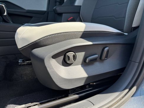 Used 2026 Volkswagen Taos SE AWD/4WD image 21