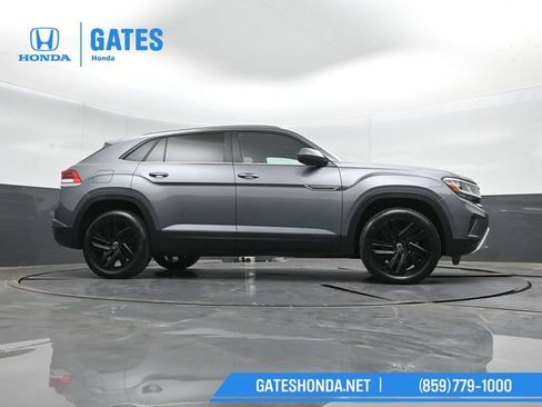 Used 2022 Volkswagen Atlas Cross Sport SE w/ Black Wheel Package AWD/4WD image 37