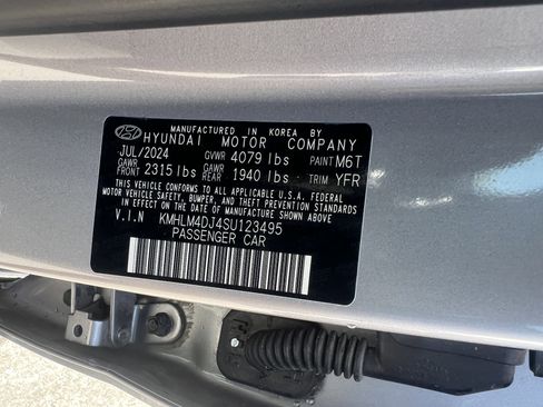 Used 2025 Hyundai Elantra Hybrid FWD image 13