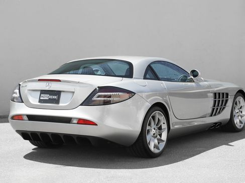 Used 2006 Mercedes-Benz SLR image 3