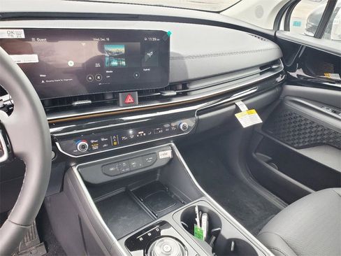 New 2025 Kia Carnival SX Prestige image 16