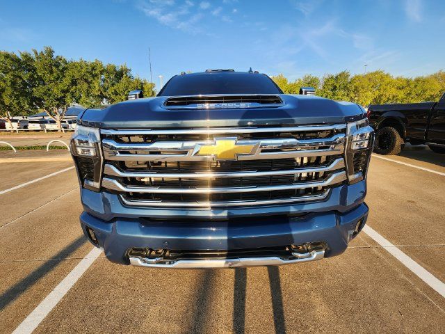 Used 2025 Chevrolet Silverado 2500 High Country w/ Technology Package AWD/4WD image 2