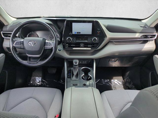 Used 2024 Toyota Highlander LE FWD image 16