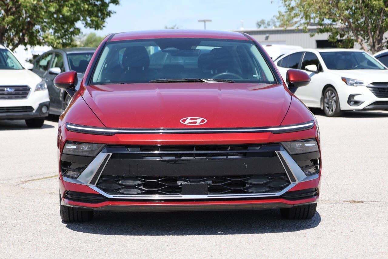Used 2025 Hyundai Sonata SEL FWD image 2