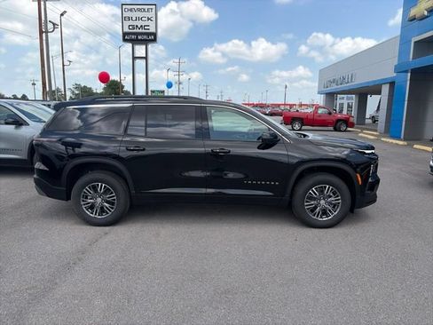 New 2026 Chevrolet Traverse LT w/ Driver Confidence Package AWD/4WD image 7