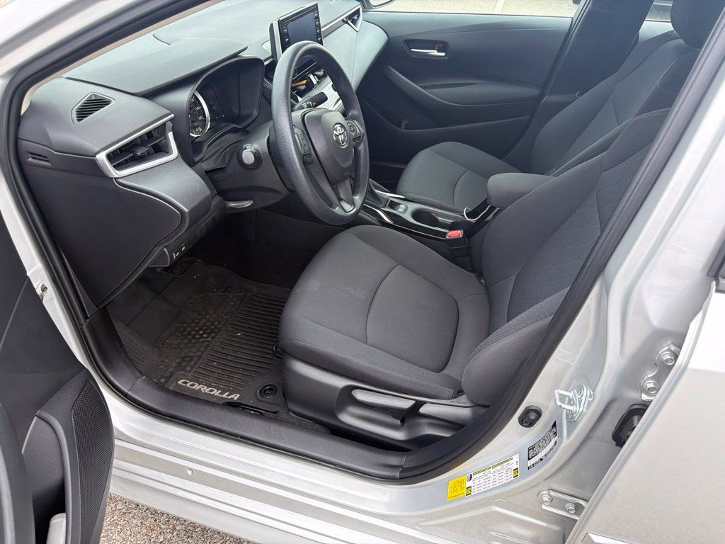 Used 2020 Toyota Corolla LE FWD image 19