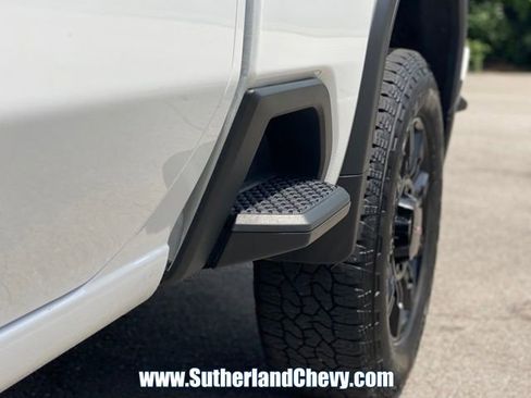 Used 2025 GMC Sierra 2500 AT4 AWD/4WD image 13