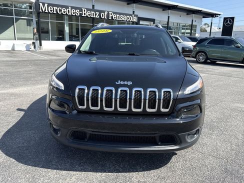 Used 2018 Jeep Cherokee Latitude Plus w/ Comfort/Convenience Group FWD image 8