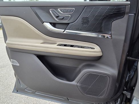 Used 2022 Lincoln Corsair FWD image 15