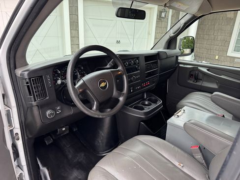 Used 2015 Chevrolet Express 2500 image 13